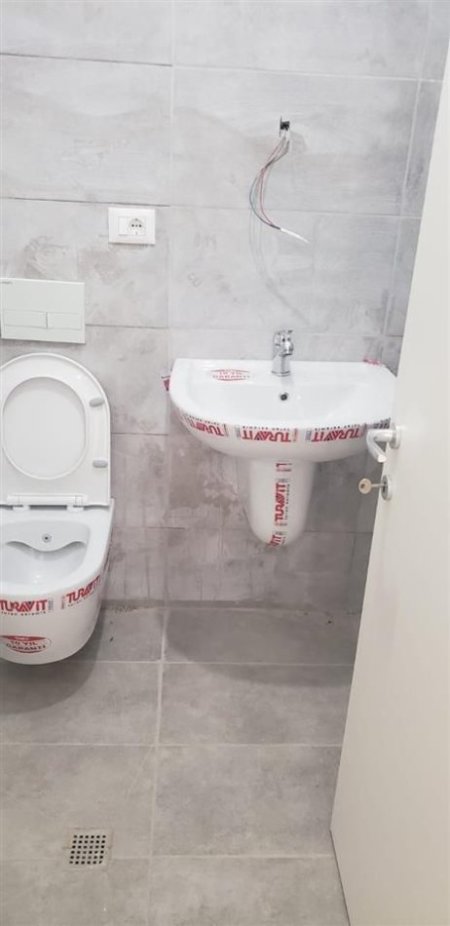 Tirane, shitet apartament 1+1+Ballkon, Kati 5, 