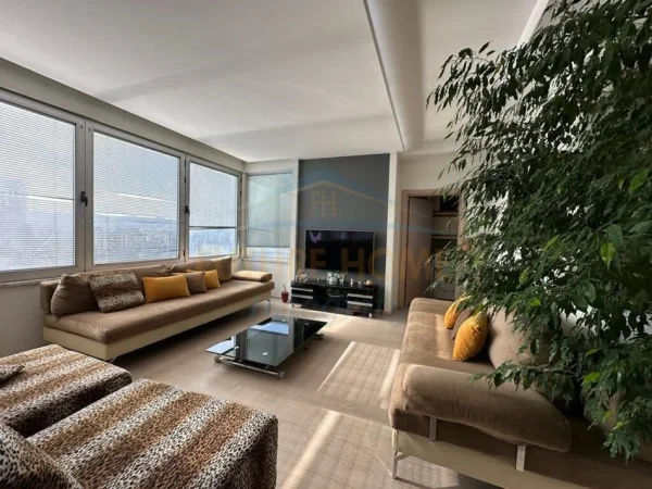 Tirane, shitet apartament 2+1+Ballkon, Kati 11, 130 m² 286,000 € (Bulevardi Zogu I)