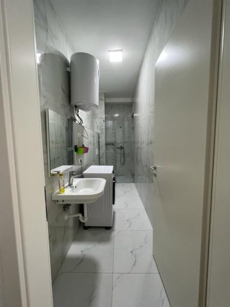 Tirane, jepet me qera apartament 3+1, Kati 5, 136 m² 750 € (21 DHJETORI)