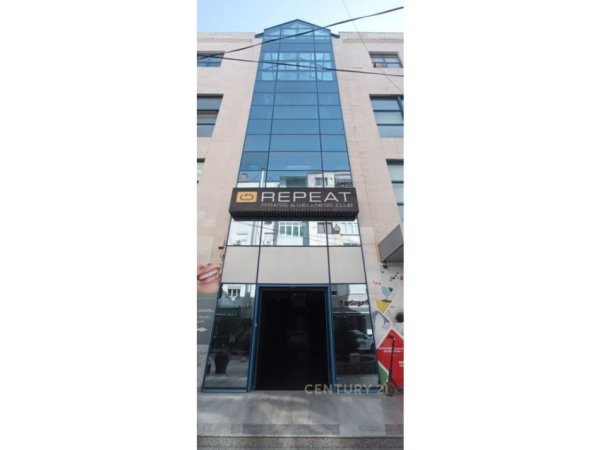 Tirane, jepet me qera zyre , Kati 3, 69 m² 600 € (Sheshi Wilson, qendra Olympia)