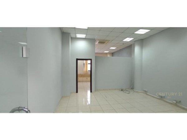 Tirane, jepet me qera zyre , Kati 3, 69 m² 600 € (Sheshi Wilson, qendra Olympia)