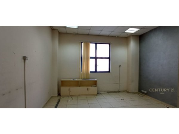 Tirane, jepet me qera zyre , Kati 3, 69 m² 600 € (Sheshi Wilson, qendra Olympia)