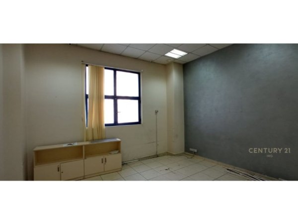 Tirane, jepet me qera zyre , Kati 3, 69 m² 600 € (Sheshi Wilson, qendra Olympia)