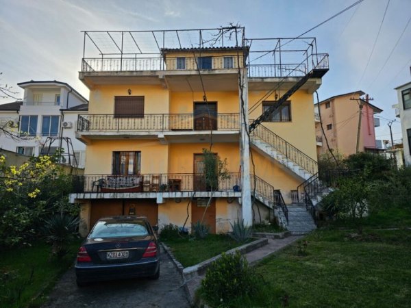 Tirane, shitet Vile 3 Katshe, , 392 m² 300,000 € (Kamez)