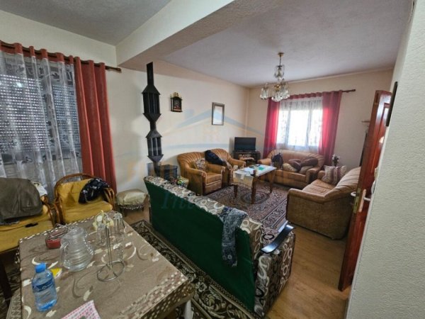 Tirane, shitet Vile 3 Katshe, , 392 m² 300,000 € (Kamez)