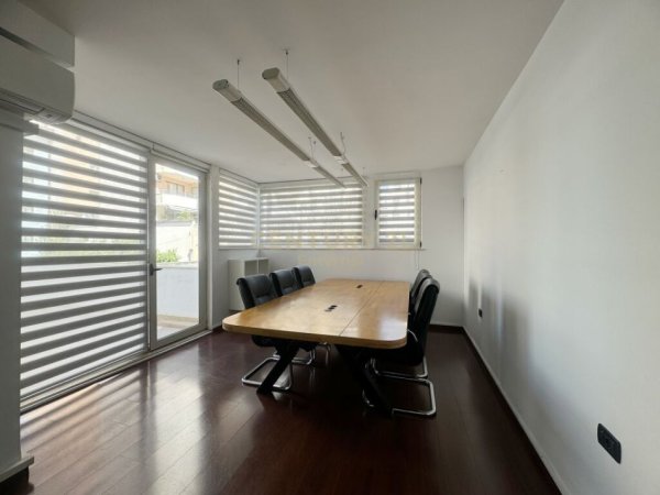 Tirane, jepet me qera zyre , Kati 2, 156 m² 2,000 € 