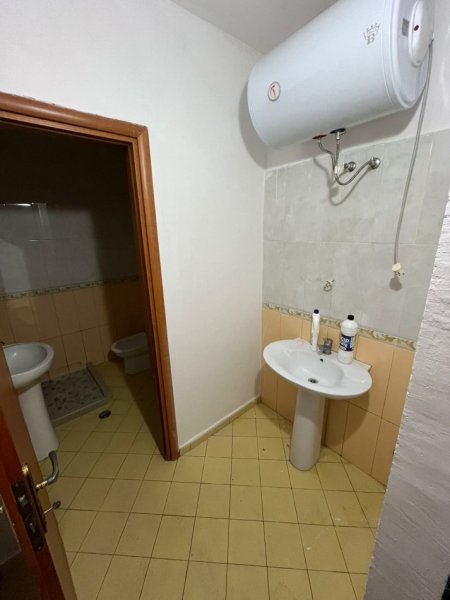 Tirane, jepet me qera apartament 1+1, Kati 1, 60 m² 400 € (Kopshti botanik)