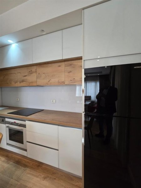 Tirane, jepet me qera apartament 1+1, Kati 7, 91 m² 900 € (KOMPLEKSI DELIJORGJI)