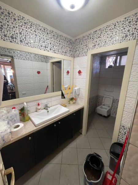 Tirane, shitet ambjent biznesi , , 94 m² 310,000 € (RRUGA FORTUZI)