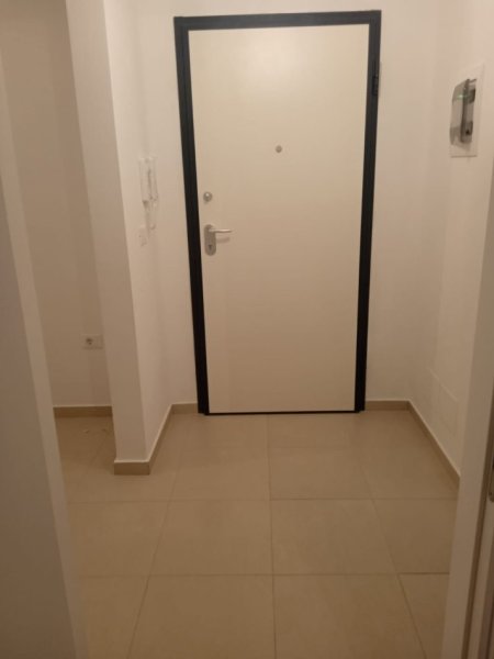 Tirane, jepet me qera zyre , Kati 2, 50 m² 600 € (rruga e kavajes)