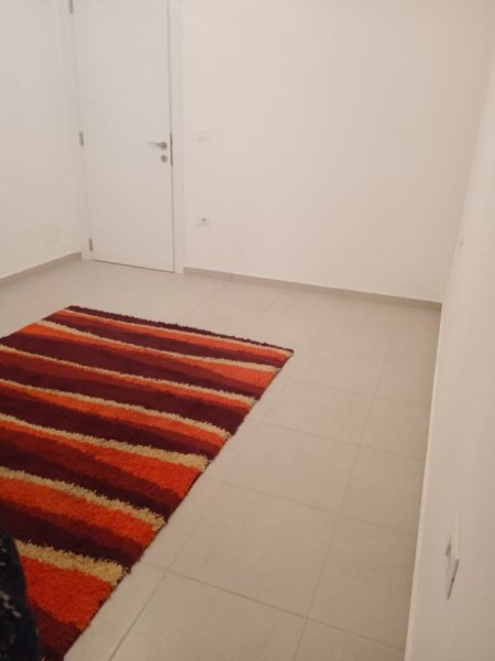 Tirane, jepet me qera zyre , Kati 2, 50 m² 600 € (rruga e kavajes)