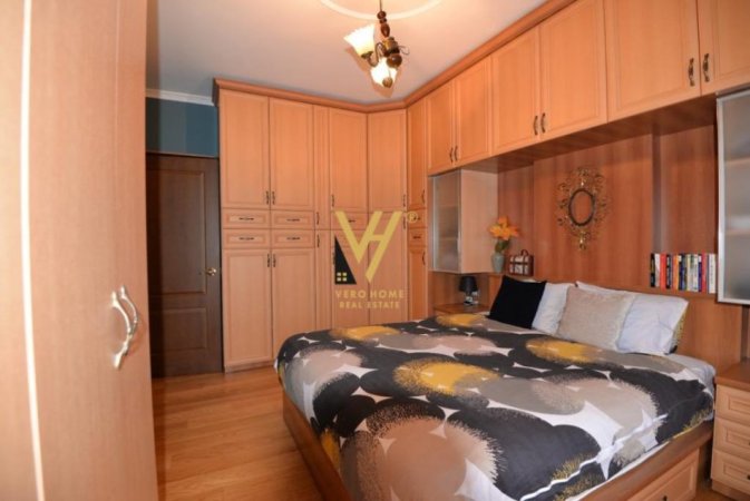 Tirane, jepet me qera apartament 3+1+Ballkon, Kati 6, 160 m² 1,300 € (RRUGA E BARRIKADAVE)