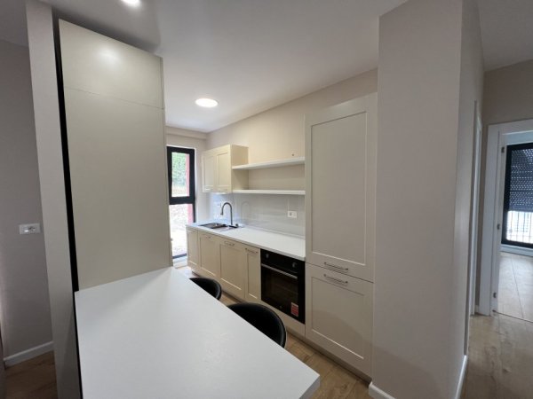 Tirane, jepet me qera apartament 2+1, Kati 2, 90 m² 700 € (Kodra e diellit)