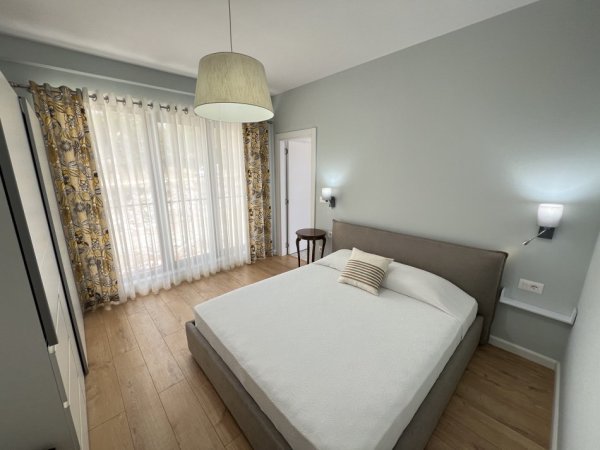 Tirane, jepet me qera apartament 2+1, Kati 2, 90 m² 700 € (Kodra e diellit)