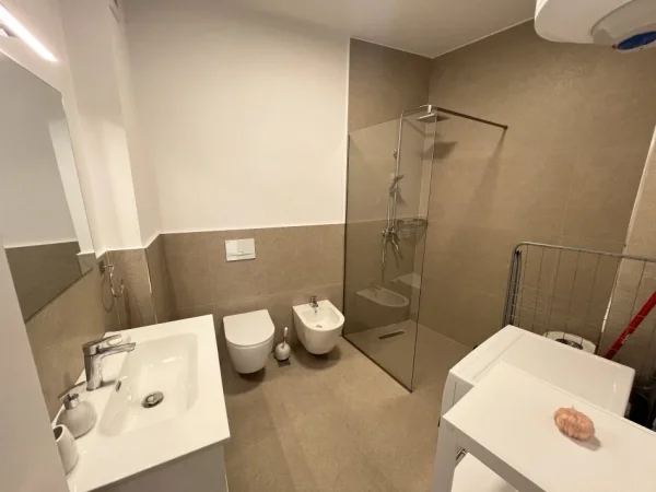 Tirane, jepet me qera apartament 2+1, Kati 2, 90 m² 700 € (Kodra e diellit)