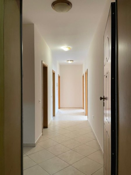Tirane, jepet me qera apartament 2+1, Kati 3, 115 m² 1,000 € 