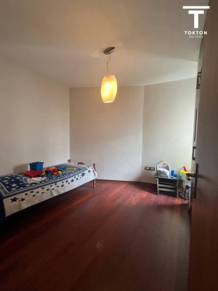Tirane, shitet apartament 3+1 Kati 4, 133 m² 128.000 Euro (Rruga Muhamet Deliu) TT 178