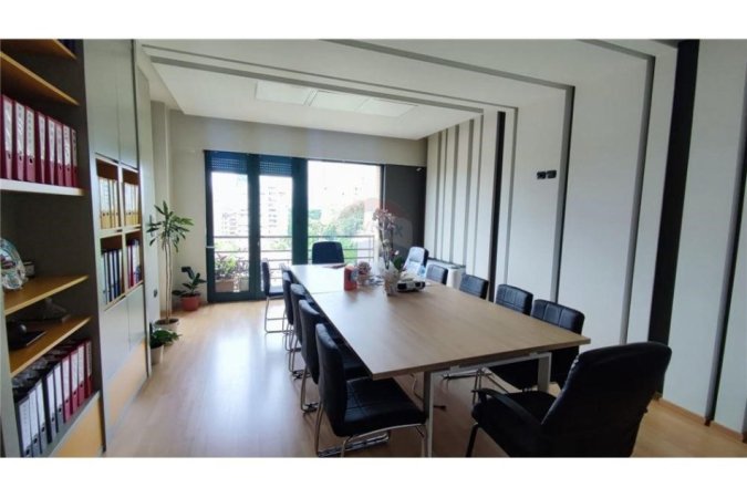 Tirane, jepet me qera zyre , , 143 m² 1,500 € (Ambiente per zyra me qira 6+2 tualete ne Bllok)