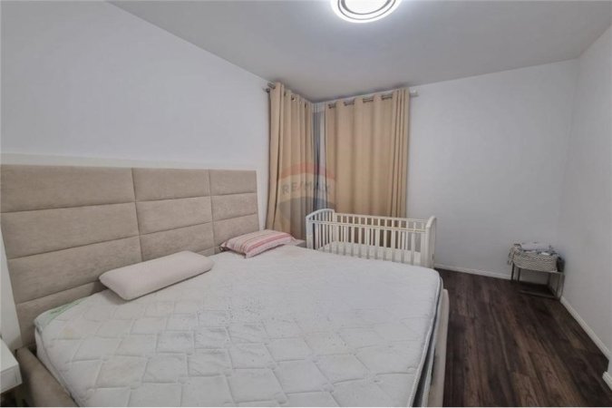 Tirane, jepet me qera 4+1+Ballkon, Kati 2, 190 m² 1,700 € (VILE PER QIRA PRANE KODRES SE DIELLIT, SELITE!)