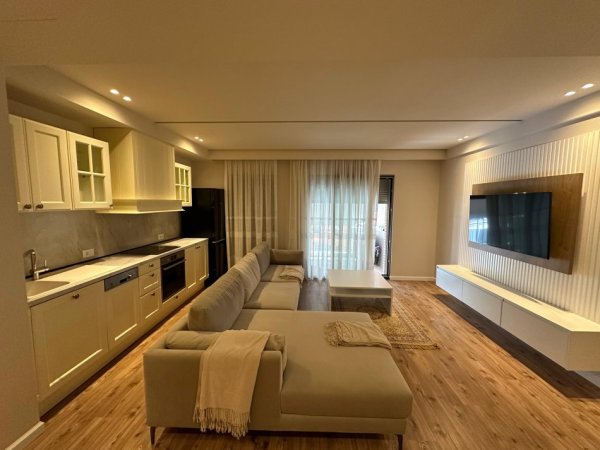 Tirane, jepet me qera apartament 1+1+Aneks+Ballkon, Kati 5, 77 m² 700 € (Rruga Kavajes)