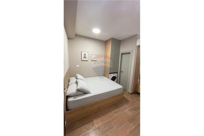 Tirane, jepet me qera garsonier 1+1, , 22 m² 450 € (Ofrohet Garsoniere me qira + Parkim tek Komuna!)