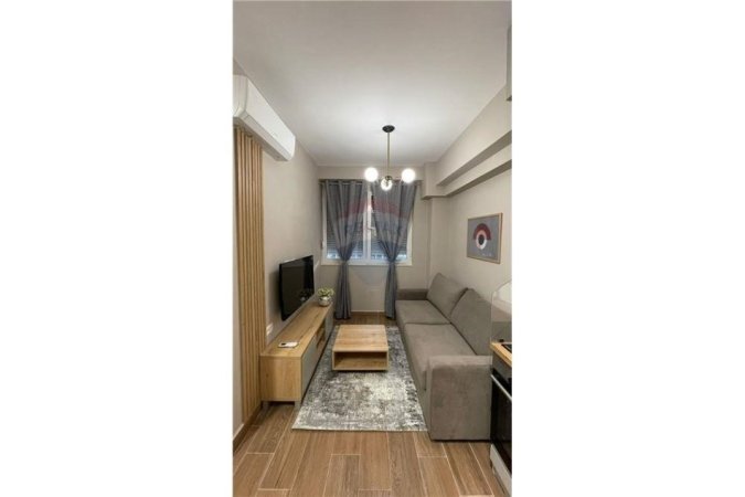 Tirane, jepet me qera garsonier 1+1, , 22 m² 450 € (Ofrohet Garsoniere me qira + Parkim tek Komuna!)