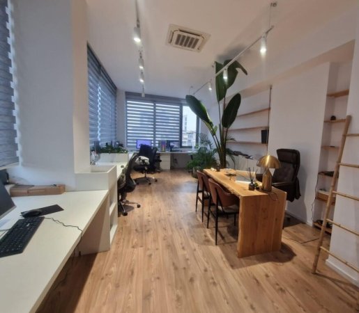 Tirane, jepet me qera zyre , Kati 8, 310 m² 3,800 € (Kompleksi Delijorgjj)