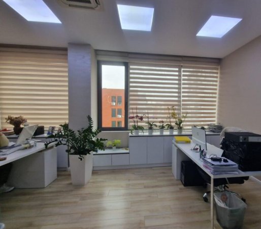 Tirane, jepet me qera zyre , Kati 8, 310 m² 3,300 € (Kompleksi Delijorgjj)