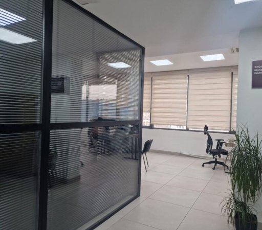 Tirane, jepet me qera zyre , Kati 8, 310 m² 3,800 € (Kompleksi Delijorgjj)