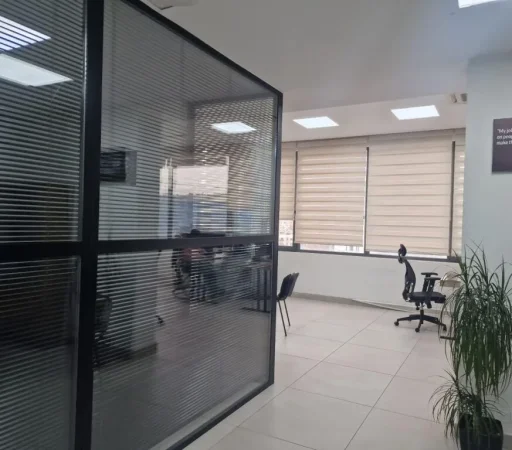 Tirane, jepet me qera zyre , Kati 8, 310 m² 3,300 € (Kompleksi Delijorgjj)