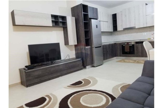 Tirane, jepet me qera apartament 2+1+Ballkon, , 110 m² 550 € (APARTAMENT 2+1+2+PARKIM PER QIRA NE KINOSTUDIO !)