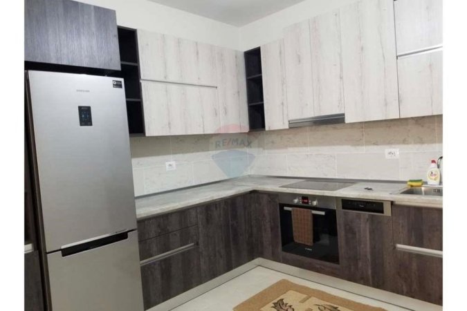 Tirane, jepet me qera apartament 2+1+Ballkon, , 110 m² 550 € (APARTAMENT 2+1+2+PARKIM PER QIRA NE KINOSTUDIO !)