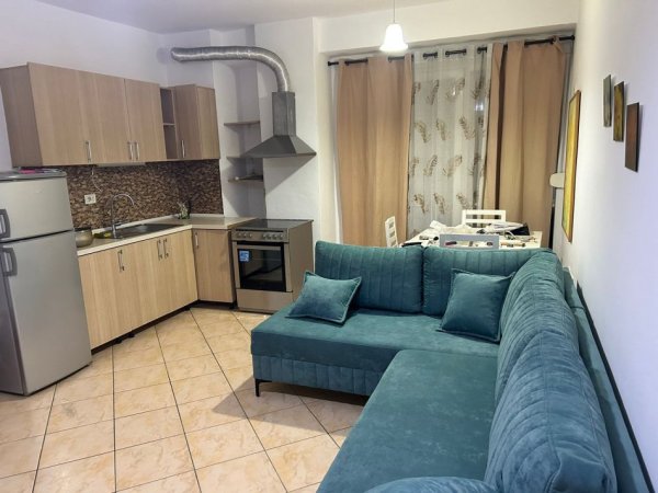 Tirane, Jepet me qira apartament 1+1+Ballkon, Kati 5, 70 m² 500 €