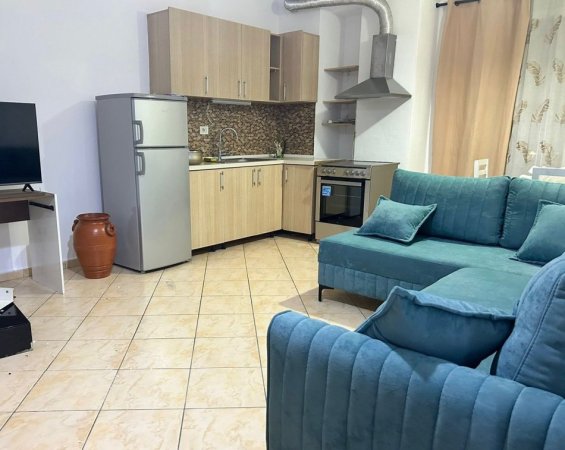 Tirane, Jepet me qira apartament 1+1+Ballkon, Kati 5, 70 m² 500 €