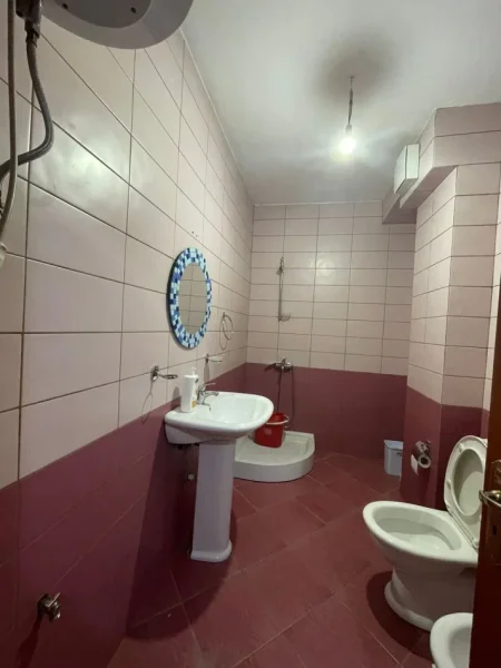 Tirane, Jepet me qira apartament 1+1+Ballkon, Kati 5, 70 m² 500 €