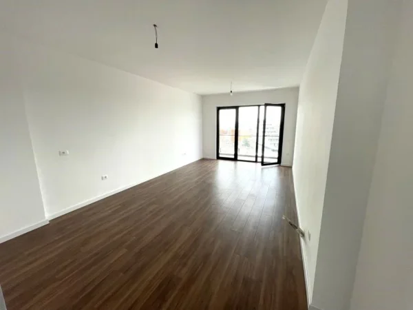 Tirane, jepet me qera apartament 1+1, , 155 m² 550 € (Square 21)