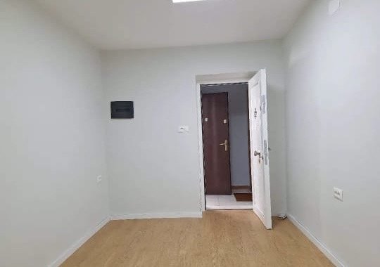 Tirane, jepet me qera zyre , Kati 1, 36 m² 450 € (Abdyl Frasheri)