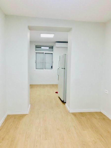 Tirane, jepet me qera zyre , Kati 1, 36 m² 450 € (Abdyl Frasheri)