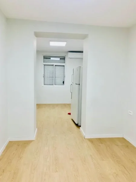 Tirane, jepet me qera zyre , Kati 1, 36 m² 450 € (Abdyl Frasheri)