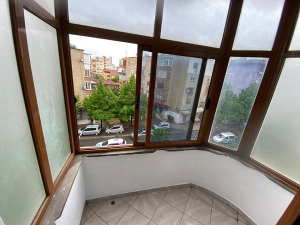 Tirane, shitet apartament 1+1, Kati 3,