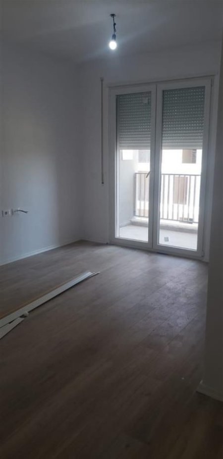 Tirane, shitet apartament 1+1, Kati 5, 