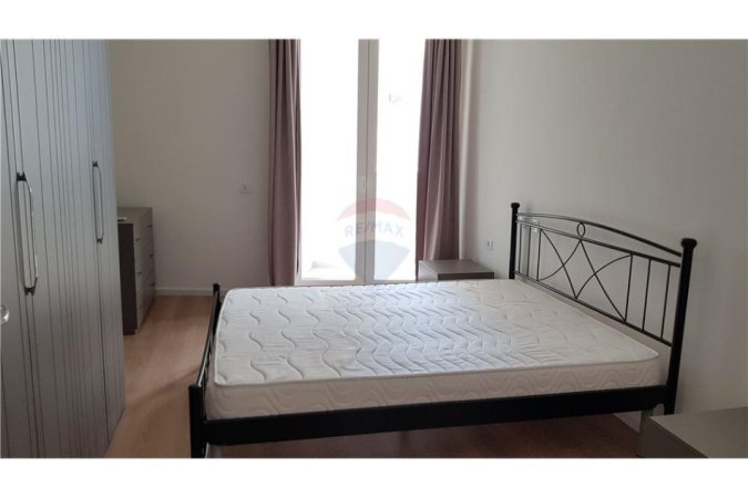 Tirane, jepet me qera apartament 2+1+Ballkon, Kati 3, 120 m² 700 € (Rruga Frosina Plaku)