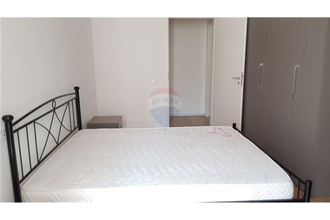 Tirane, jepet me qera apartament 2+1+Ballkon, Kati 3, 120 m² 700 € (Rruga Frosina Plaku)