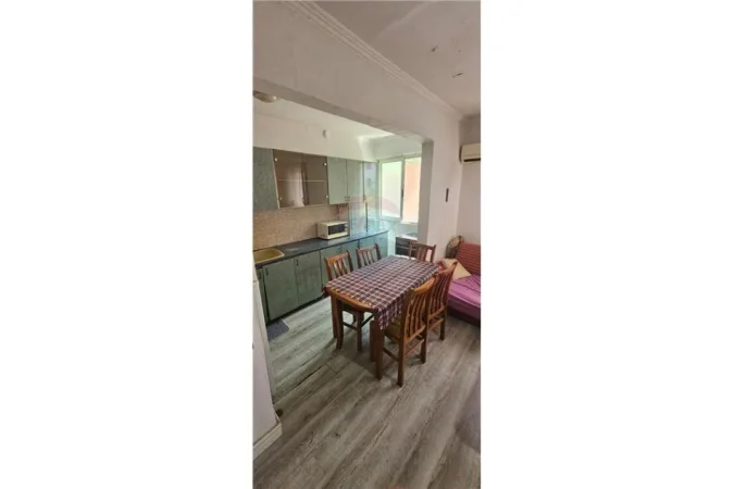 Tirane, jepet me qera apartament 1+1, Kati 2, 60 m² 350 € (Kongresi i Manstirit, Pediatria)