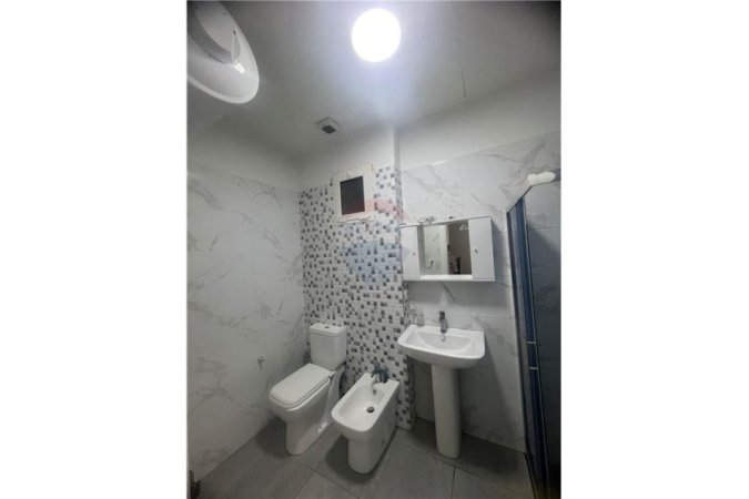 Shqiperi, jepet me qera apartament 1+1, Kati 7, 65 m² 450 € (pallati me shigjeta)