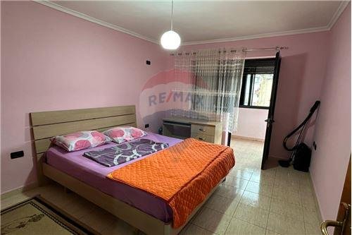 Tirane, jepet me qera apartament 2+1+Ballkon, Kati 5, 72 m² 500 € (Rruga Asim Vokshi)