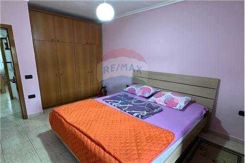 Tirane, jepet me qera apartament 2+1+Ballkon, Kati 5, 72 m² 500 € (Rruga Asim Vokshi)