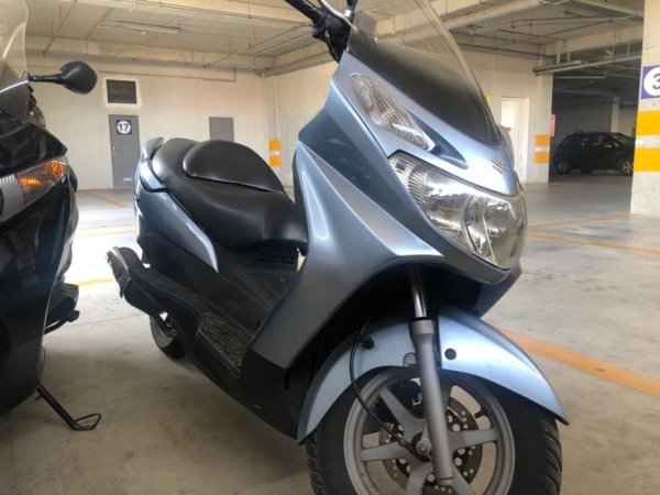 Suzuki Burgman150 viti 2006 gjendje perfekte pune + estetike 1300 Euro