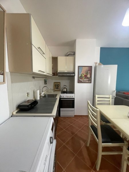 Tirane, jepet me qera apartament 2+1+Ballkon, Kati 2, 110 m² 600 € (Mine Peza)