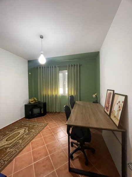 Tirane, jepet me qera apartament 2+1+Ballkon, Kati 2, 110 m² 600 € (Mine Peza)